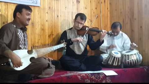 Details | William Harvey mit Ustad Ramin Saqizada (Rubab) + Fraidoon Myayee (Tabla)